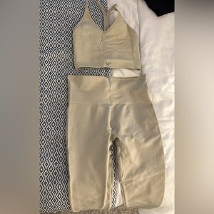 SET active ribbed set Sculptflex: Oat Milk Leggings and Ribbed V Bra